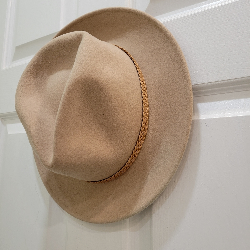 NWOT Urban Outfitters Wide Brim Fedora